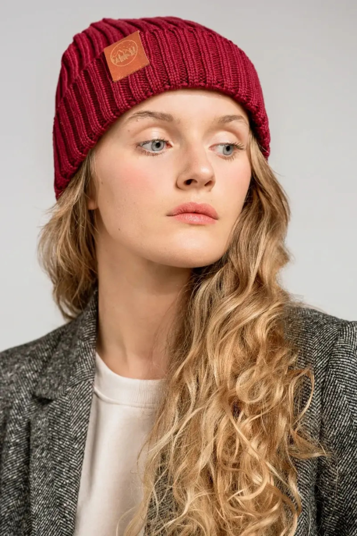 Carmine organic cotton alkatraz beanie