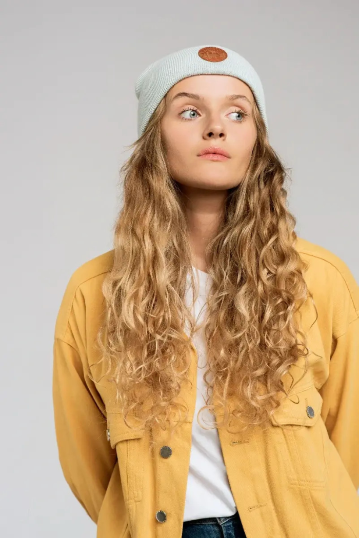 Czapka beanie z bawełny organicznej szara perłowa
