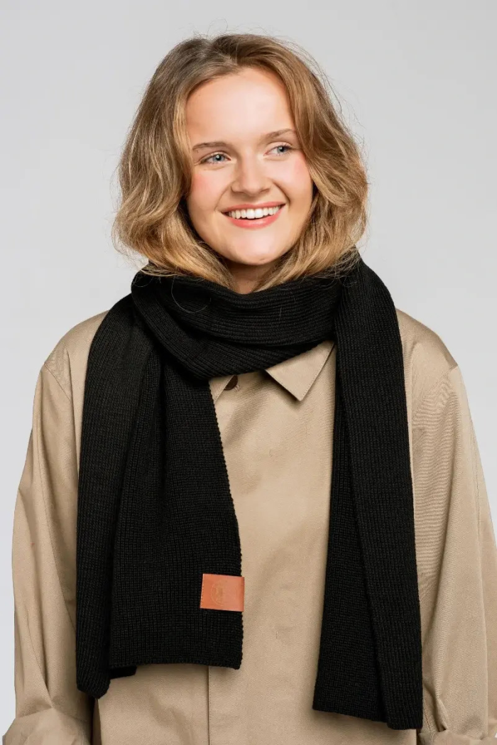 Black organic cotton plain scarf