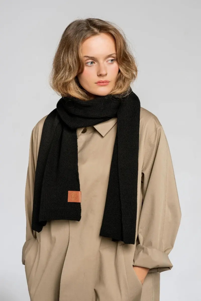 Black organic cotton plain scarf