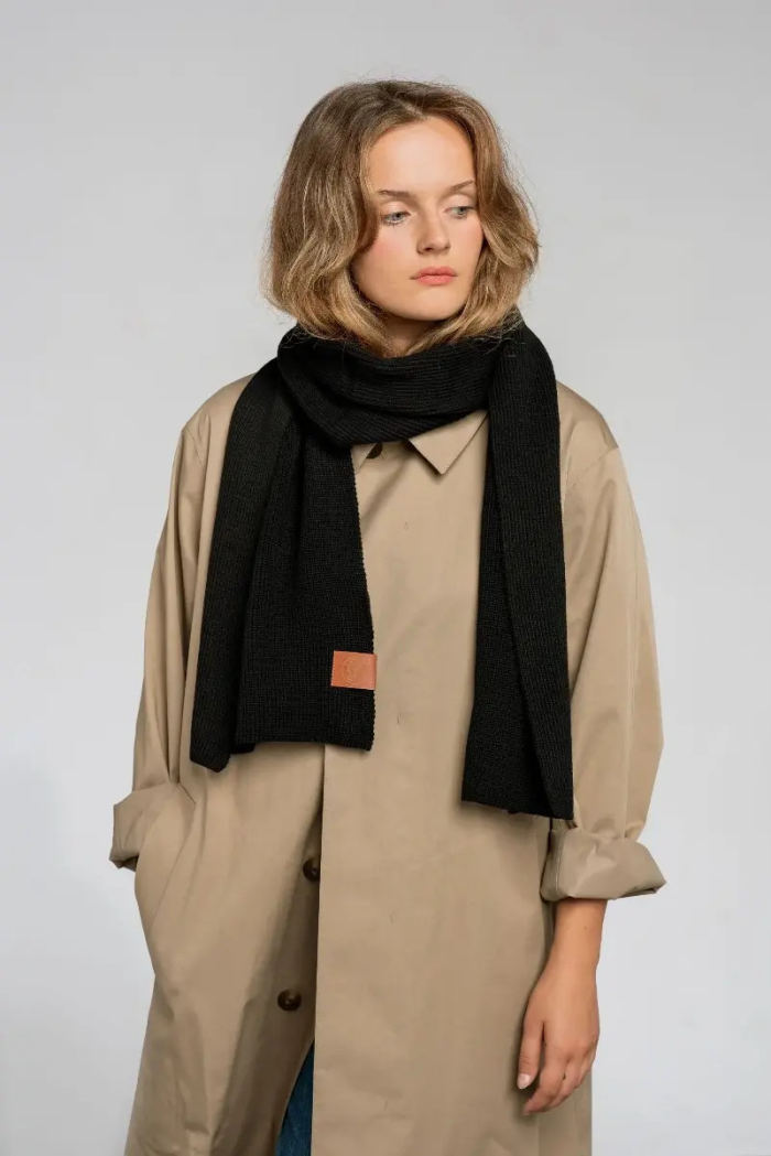 Black organic cotton plain scarf