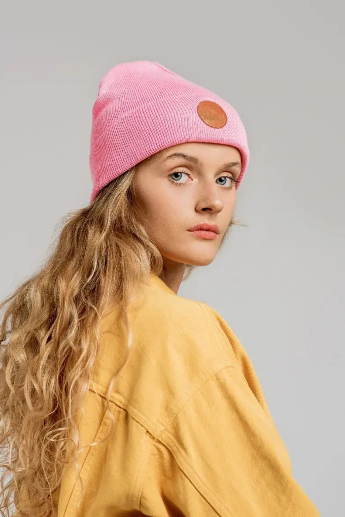 Czapka beanie z bawełny organicznej różowa lewkonia