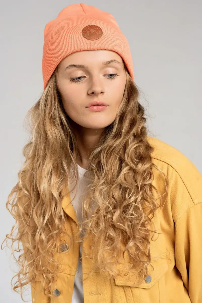 Czapka beanie z bawełny organicznej brzoskwiniowa