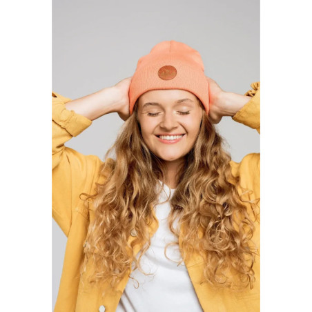 Czapka beanie z bawełny organicznej brzoskwiniowa