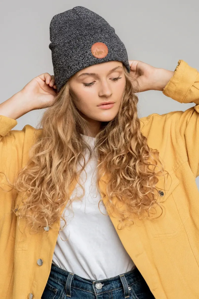 Czapka beanie z bawełny organicznej czarno-biały melanż