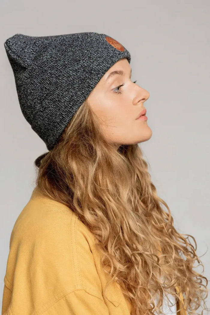 Czapka beanie z bawełny organicznej czarno-biały melanż
