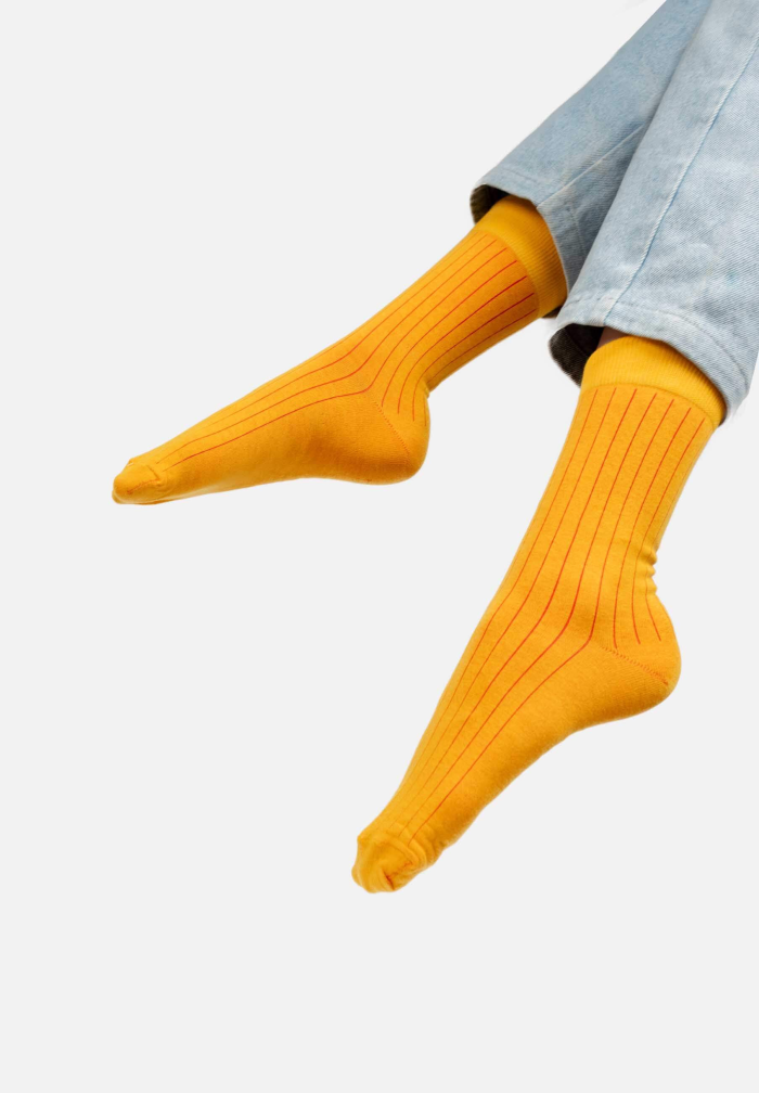 Lemon yellow organic cotton suit socks with red elastane