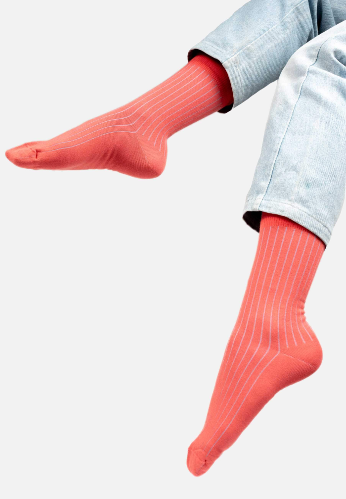 Light coral organic cotton suit socks with blue elastane