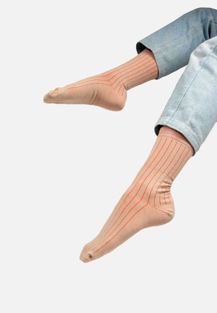 Beige organic cotton suit socks with red elastane