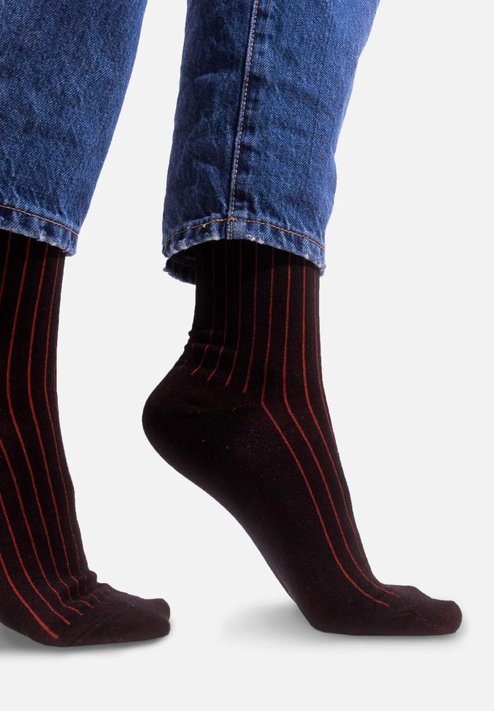 Classic black organic cotton suit socks with red elastane