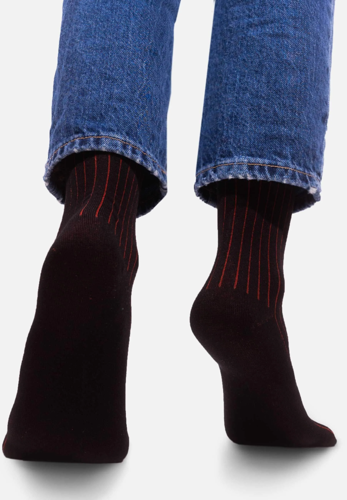 Classic black organic cotton suit socks with red elastane