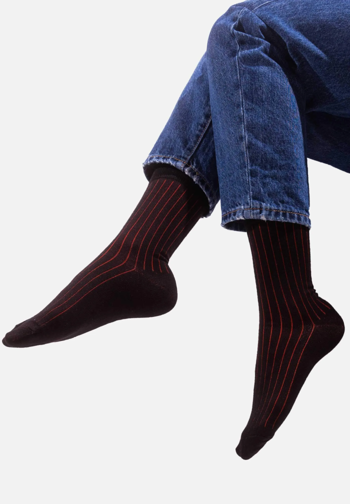Classic black organic cotton suit socks with red elastane