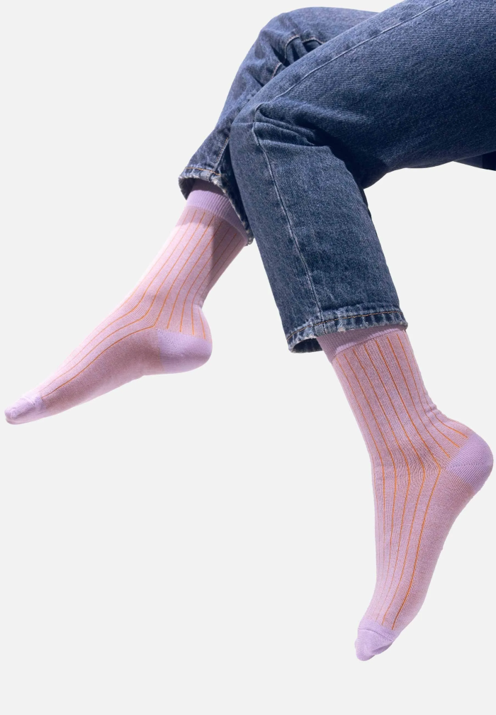 Classic lilac organic cotton suit socks with red elastane