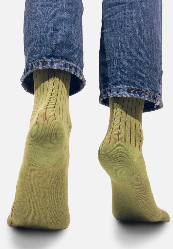 Classic green organic cotton suit socks with burgundy elastane
