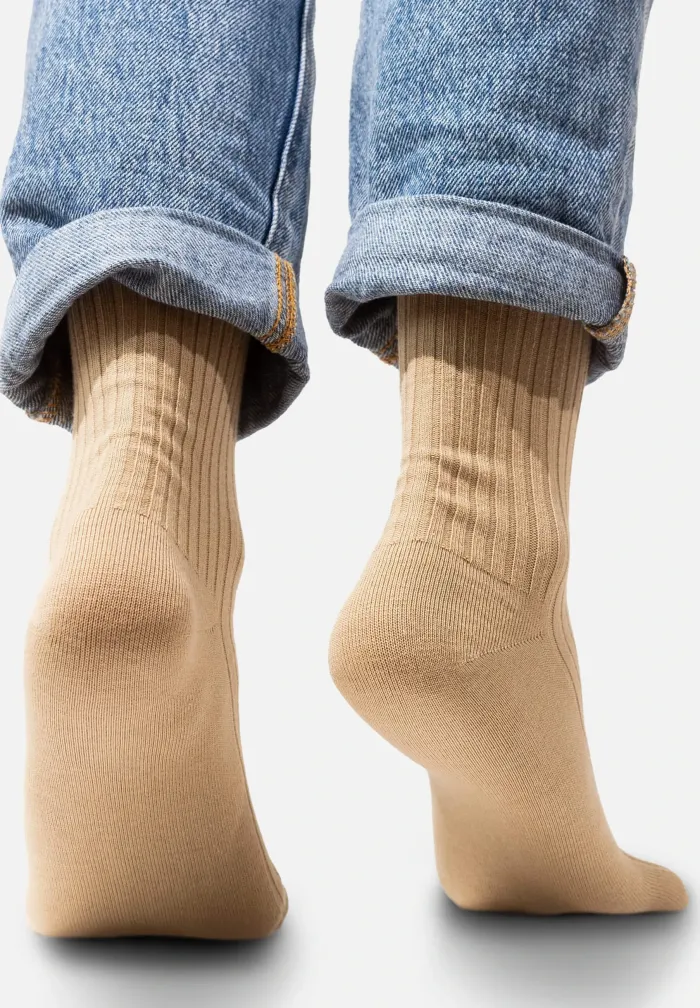 Beige socks made of organic cotton with wide stripes