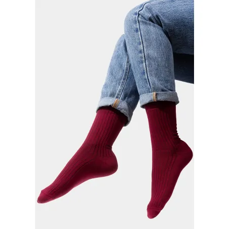 Burgundy socks made of organic cotton with wide stripes