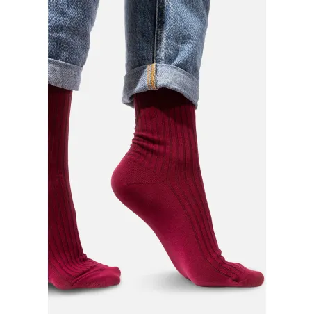 Burgundy socks made of organic cotton with wide stripes
