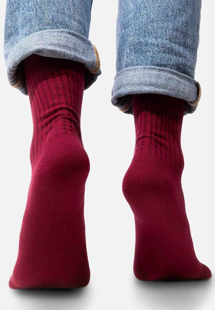 Burgundy socks made of organic cotton with wide stripes