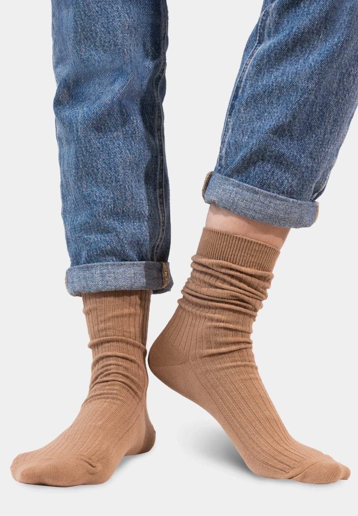 Light brown socks made of organic cotton with wide stripes
