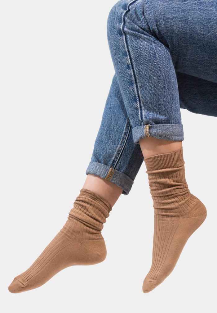 Light brown socks made of organic cotton with wide stripes