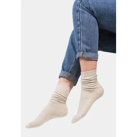 Light grey socks made of organic cotton with wide stripes