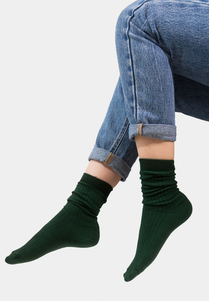 Bottle green socks made of organic cotton with wide stripes