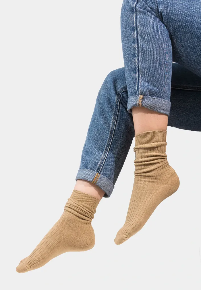 Skarpetki beżowe z bawełny organicznej w szeroki prążek