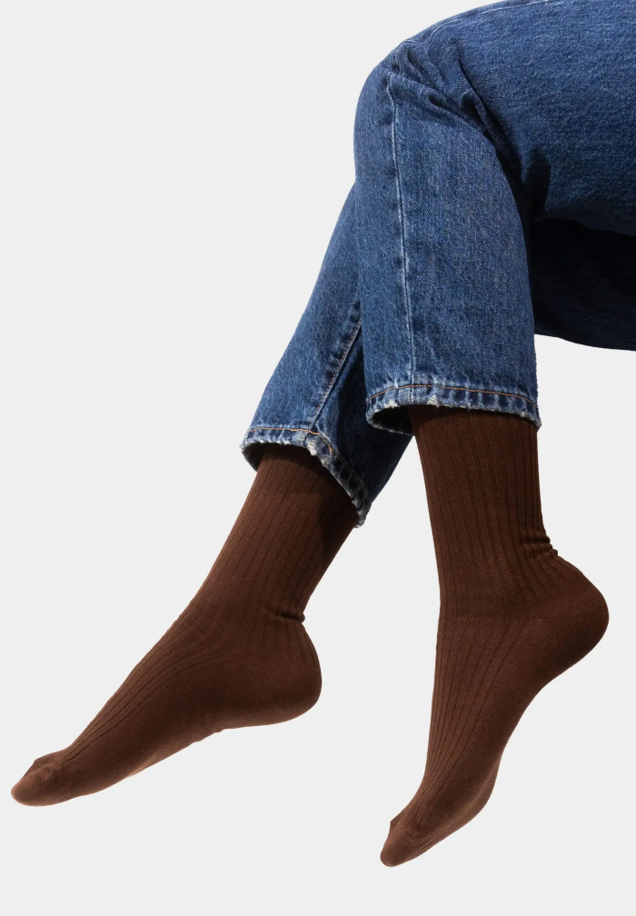 Brown socks made of organic cotton with wide stripes