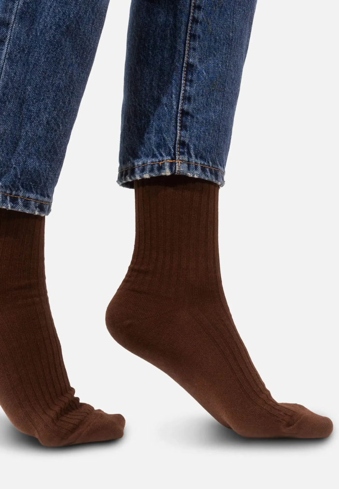 Brown socks made of organic cotton with wide stripes