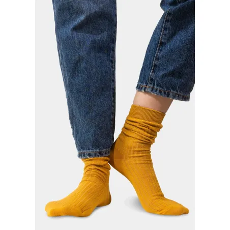 Mustard socks made of organic cotton with wide stripes