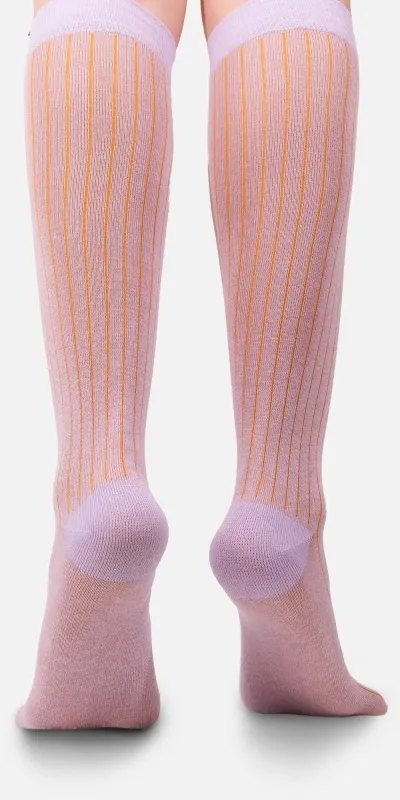Lilac knee-high organic cotton socks with red stripes
