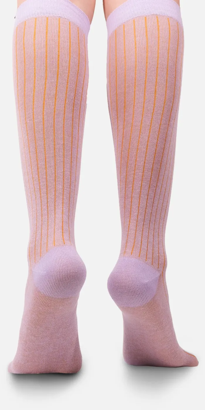 Lilac knee-high organic cotton socks with red stripes