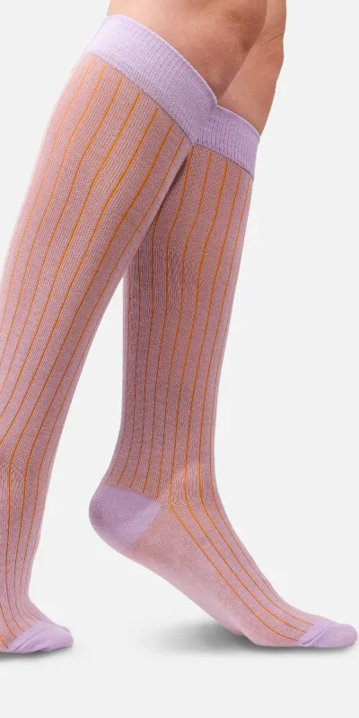 Lilac knee-high organic cotton socks with red stripes