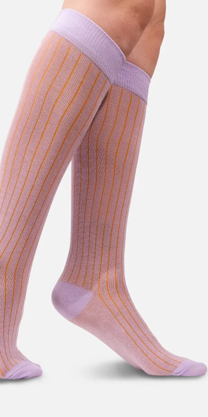 Lilac knee-high organic cotton socks with red stripes