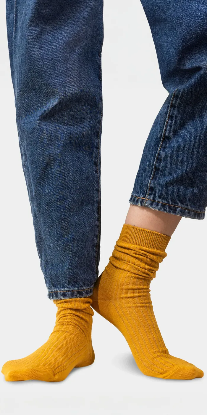 Mustard socks made of organic cotton with wide stripes