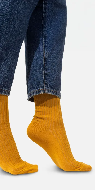 Mustard socks made of organic cotton with wide stripes