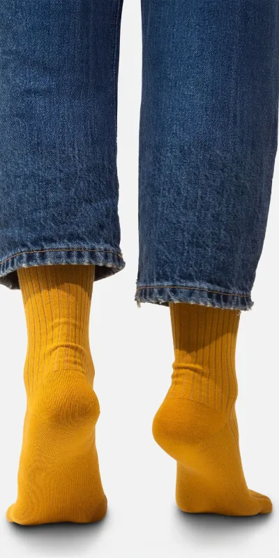 Mustard socks made of organic cotton with wide stripes