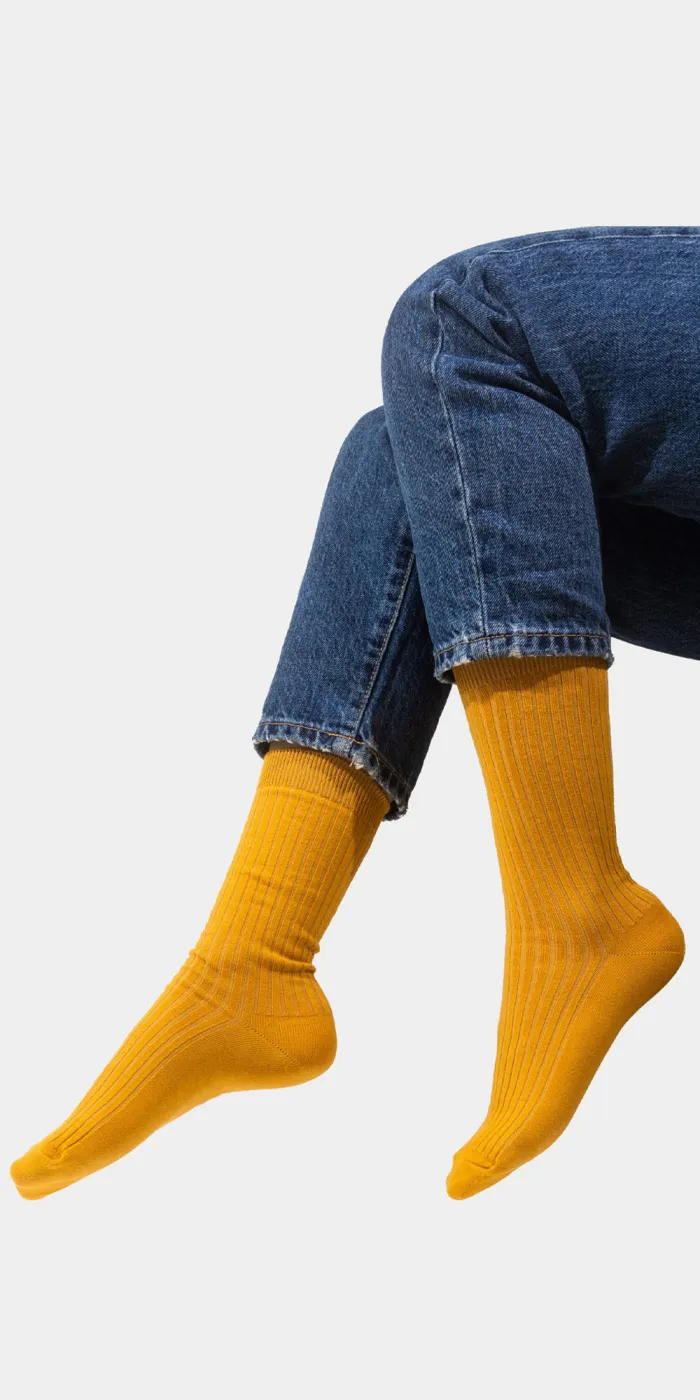 Mustard socks made of organic cotton with wide stripes