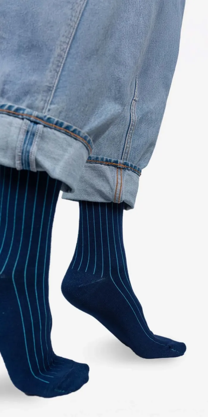 Navy blue organic cotton suit socks with light blue elastane