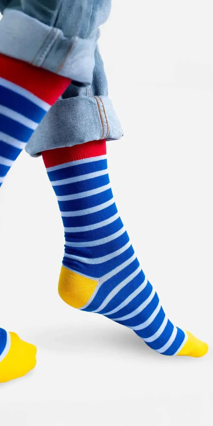 Skarpetki chabrowe w jasnoniebieskie paski