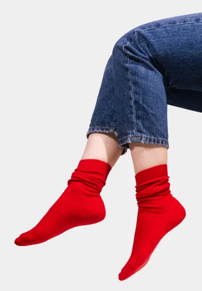 Red socks made of organic cotton with wide stripes