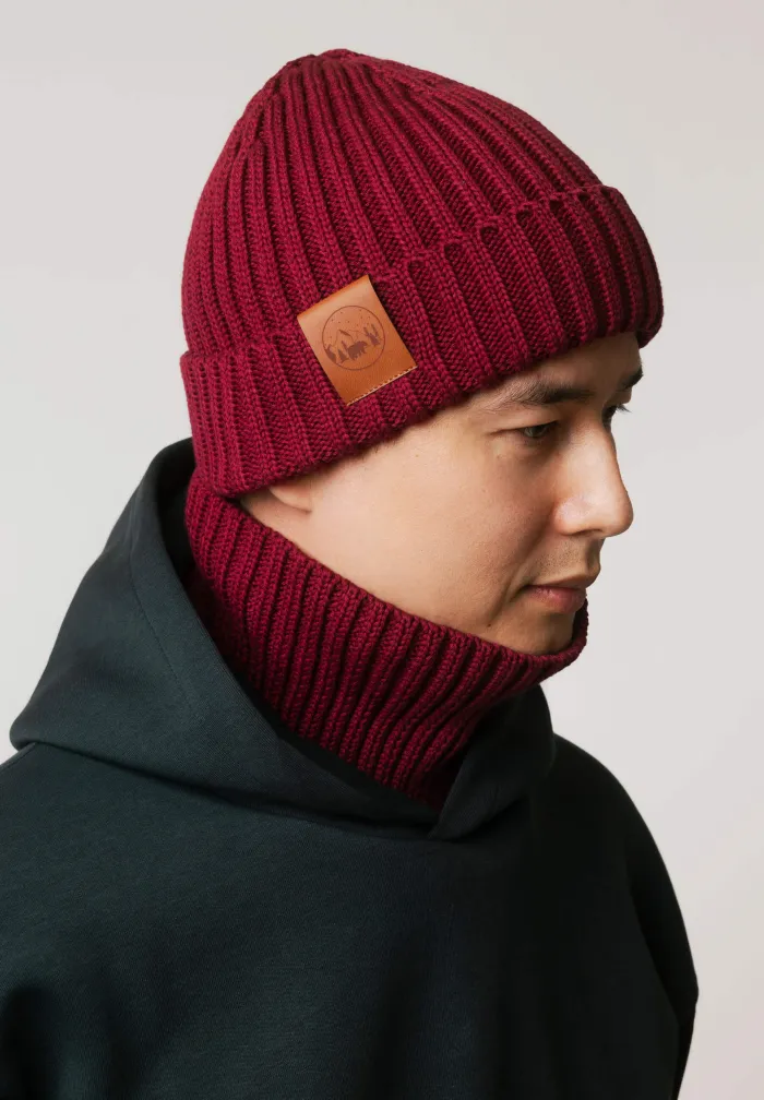 Carmine set: Alcatraz beanie and tube scarf