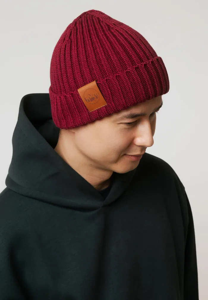 Carmine organic cotton alkatraz beanie