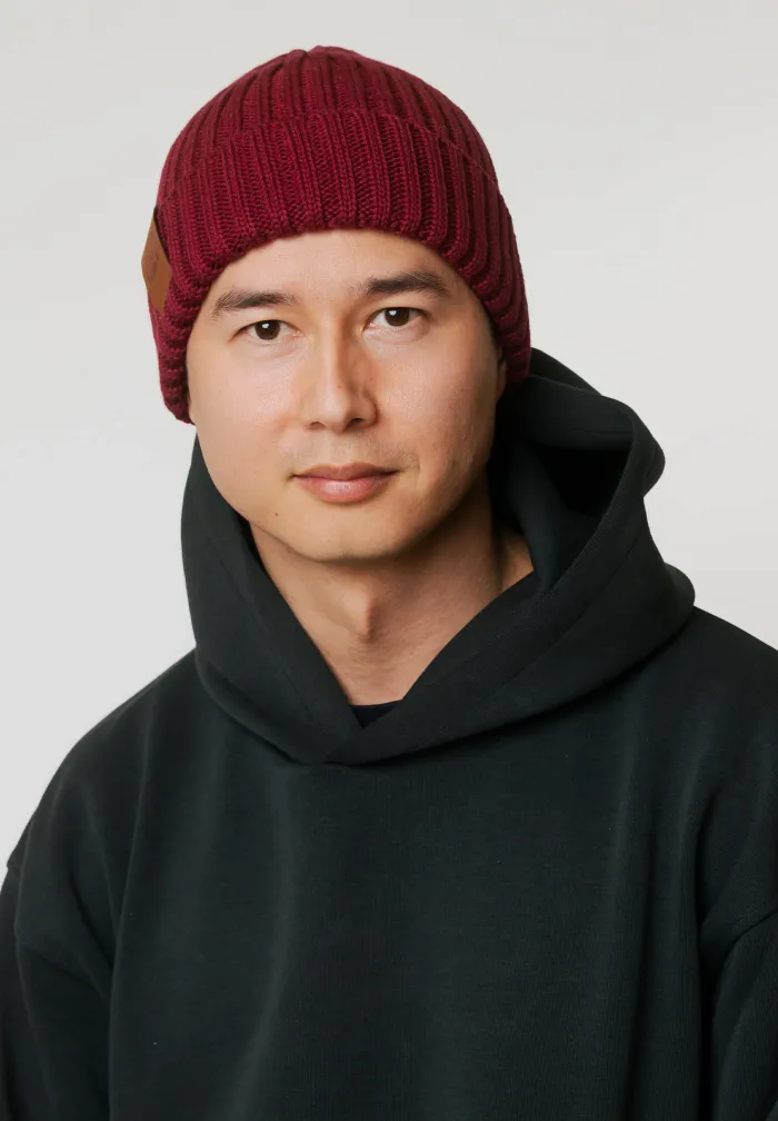 Carmine organic cotton alkatraz beanie