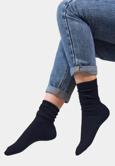 Navy blue socks made of organic cotton with wide stripes