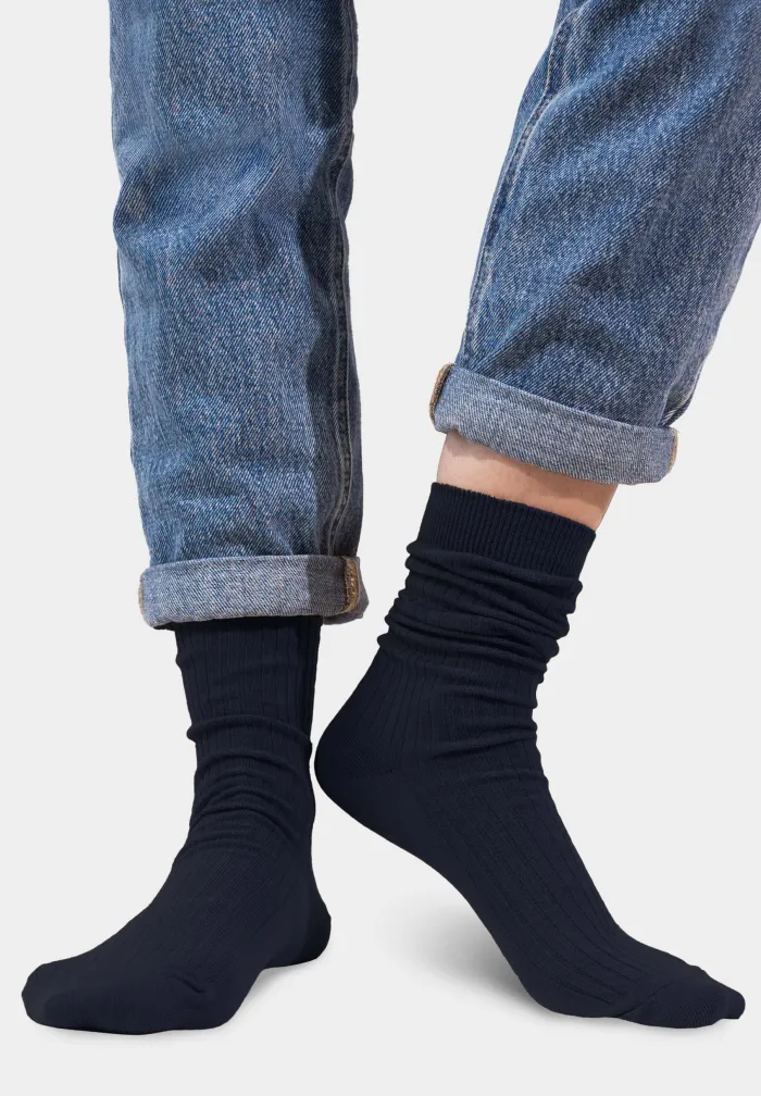 Navy blue socks made of organic cotton with wide stripes