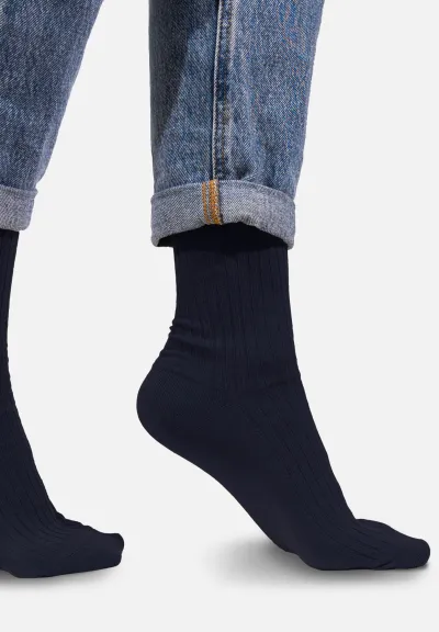 Navy blue socks made of organic cotton with wide stripes