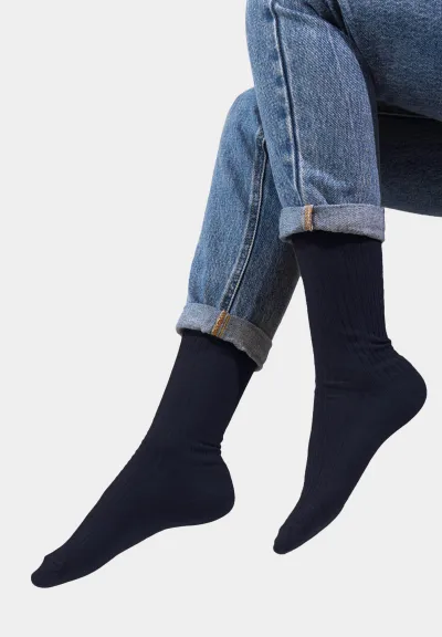 Navy blue socks made of organic cotton with wide stripes