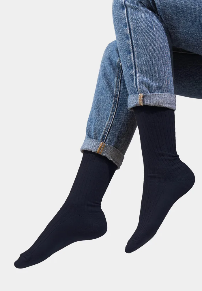 Navy blue socks made of organic cotton with wide stripes