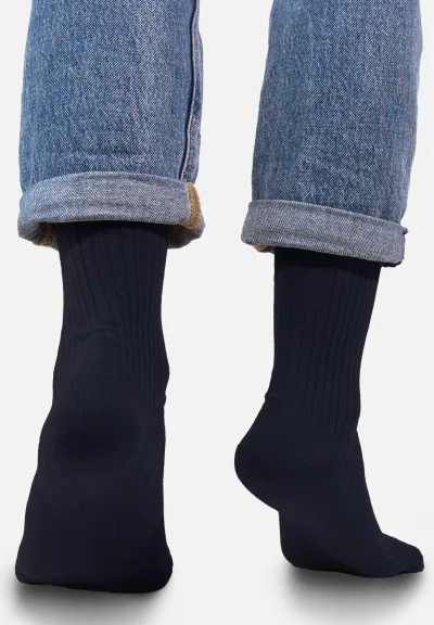 Navy blue socks made of organic cotton with wide stripes